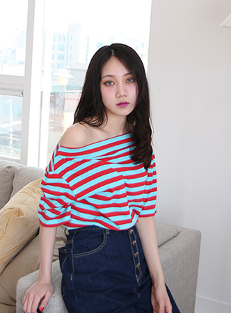 stripe off-shoulder T-shirt (3 colors)