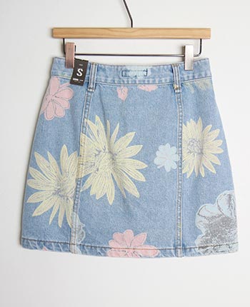 flower button denim skirt