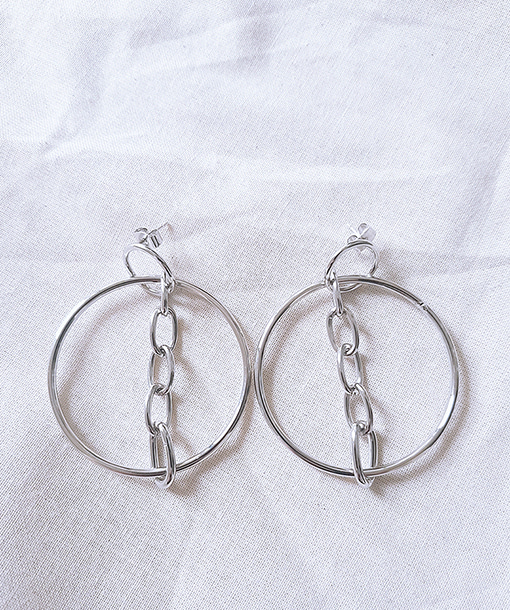 chained ○ ring earring