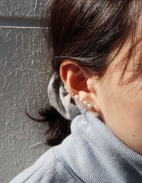 small pearl line earring