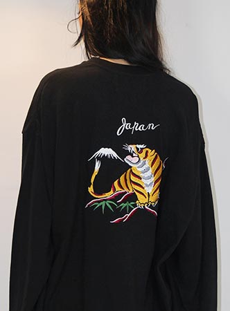 tiger embroidery  tee (2 colors)