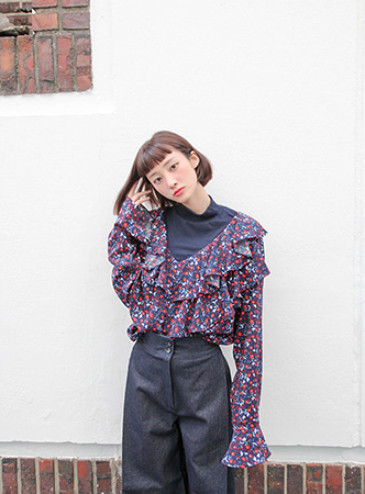 turtleneck layered flower blouse (2 colors)