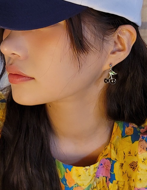 MINI black cherry earring
