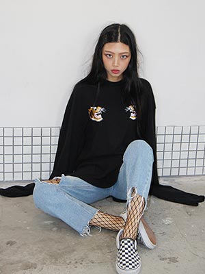 tiger embroidery  tee (2 colors)