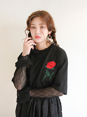 embroidered rose short sleeved t-shirt