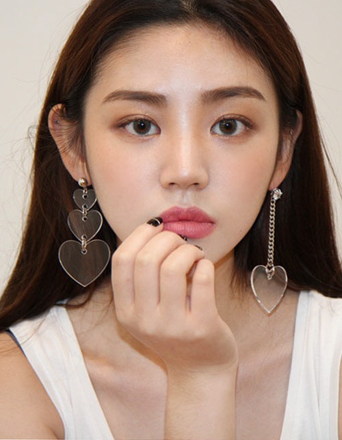 clear heart odd pair earring